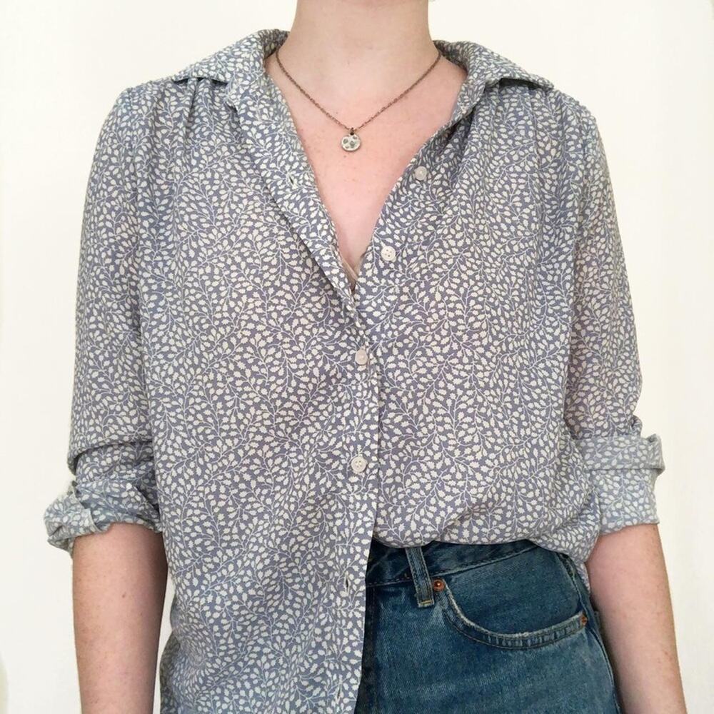 Women’s Blue Floral Button Down Blouse Relaxed Fit Soft Lightweight Top H&M Sz 4